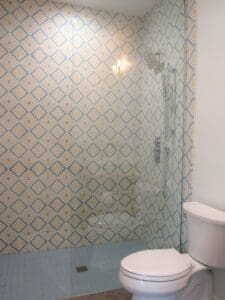 Shower with geometric patterned tiles
